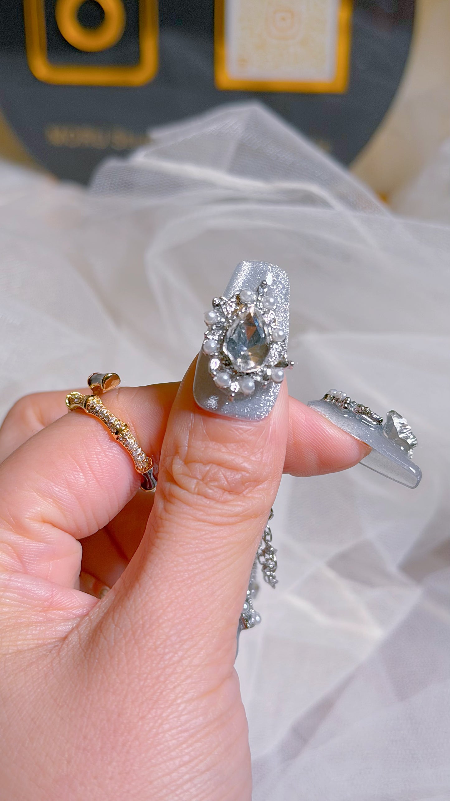 Moru Studio Crystal Bow Press On Nails