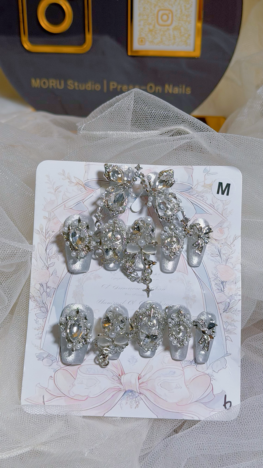 Moru Studio Crystal Bow Press On Nails